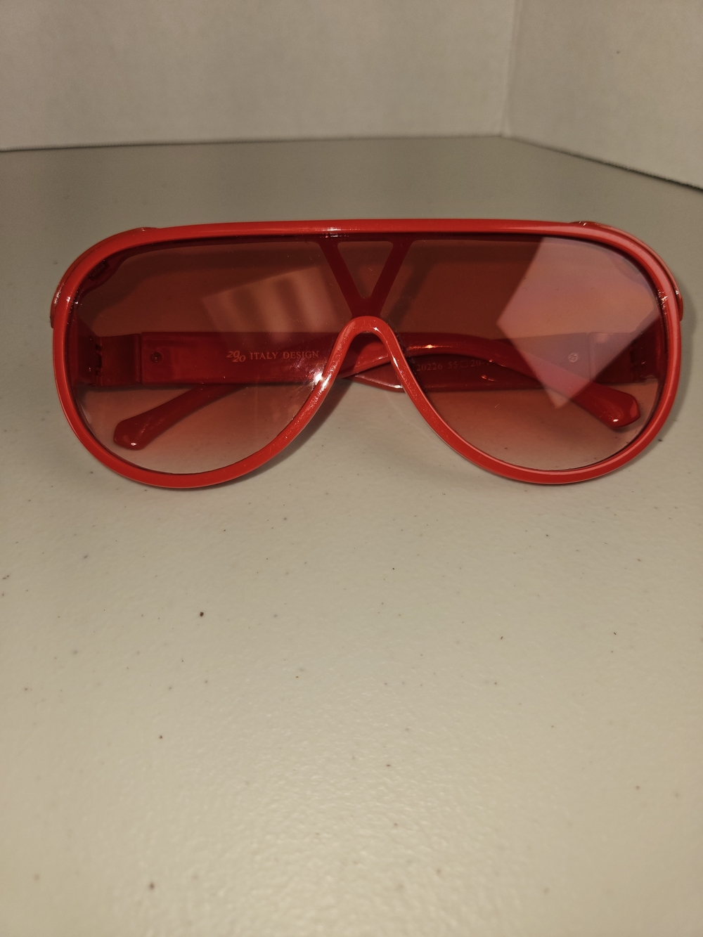 2020 Italy Design 20226 Red Shield Aviator Sunglasses Like New